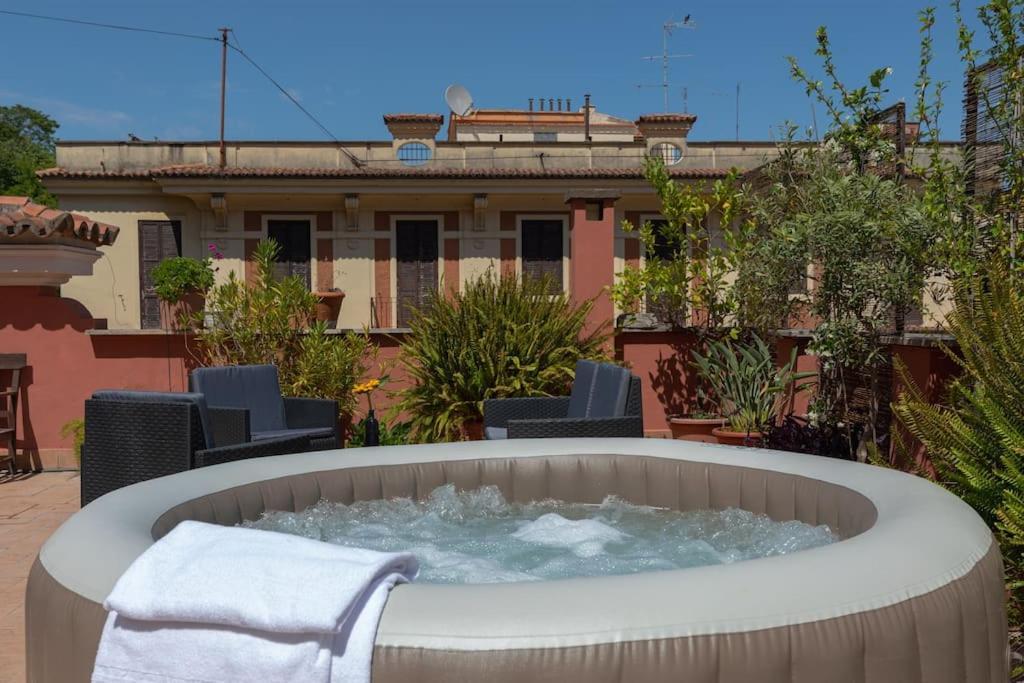 Penthouse With Jacuzzi On Private Terrace In Trastevere Rome Exterior photo