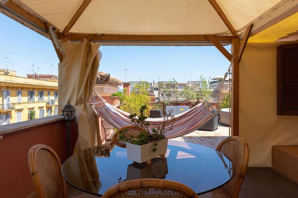 Penthouse With Jacuzzi On Private Terrace In Trastevere Rome Exterior photo