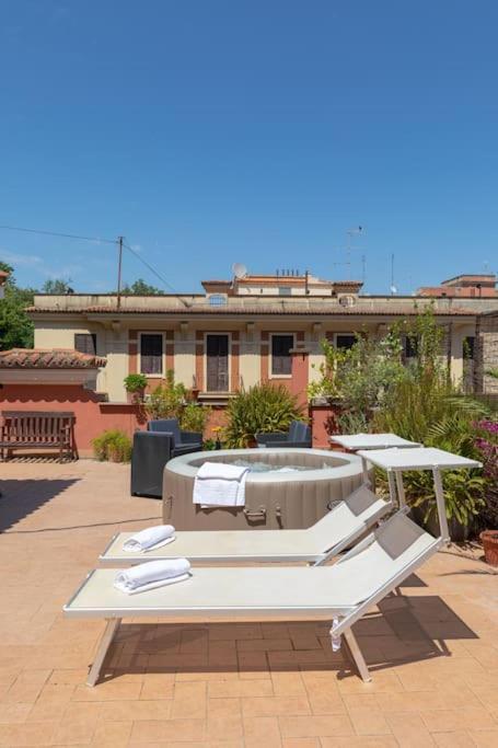 Penthouse With Jacuzzi On Private Terrace In Trastevere Rome Exterior photo