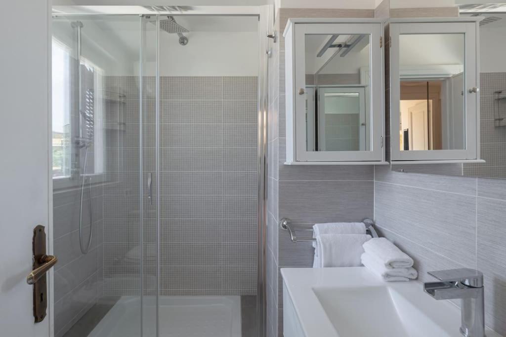 Penthouse With Jacuzzi On Private Terrace In Trastevere Rome Exterior photo