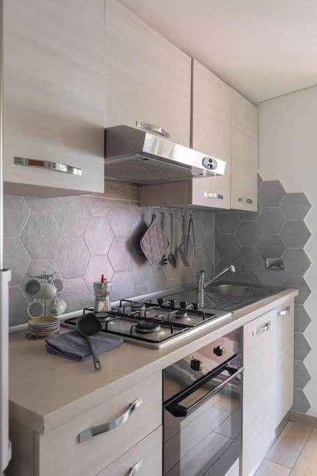 Penthouse With Jacuzzi On Private Terrace In Trastevere Rome Exterior photo