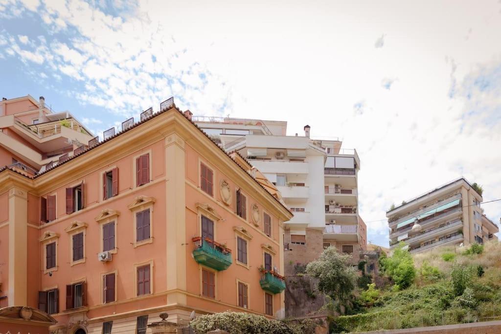 Penthouse With Jacuzzi On Private Terrace In Trastevere Rome Exterior photo